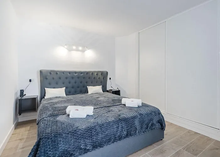 Park Smart Hi-end Services 아파트 *